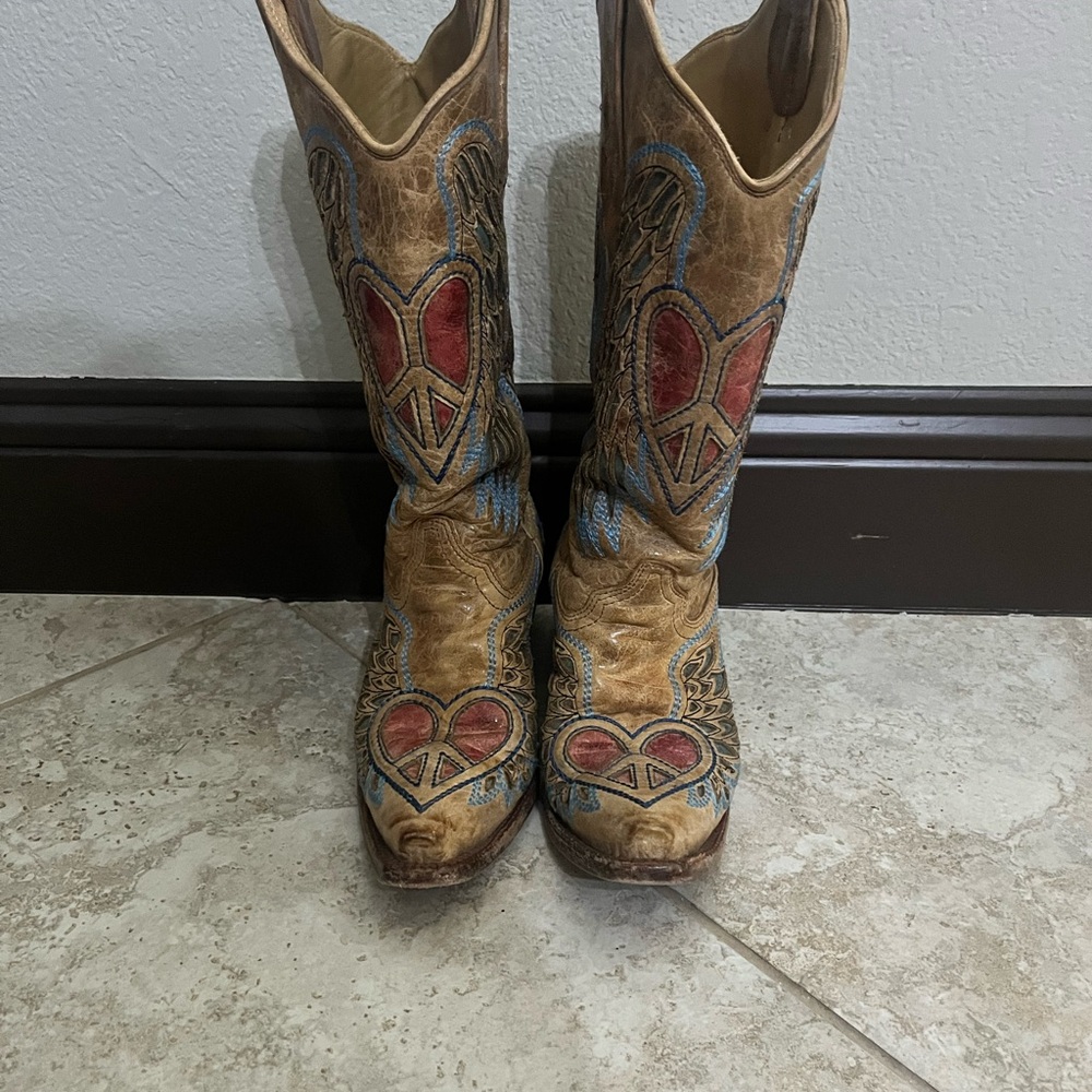 Corral Tan and Red Heeled Boots
